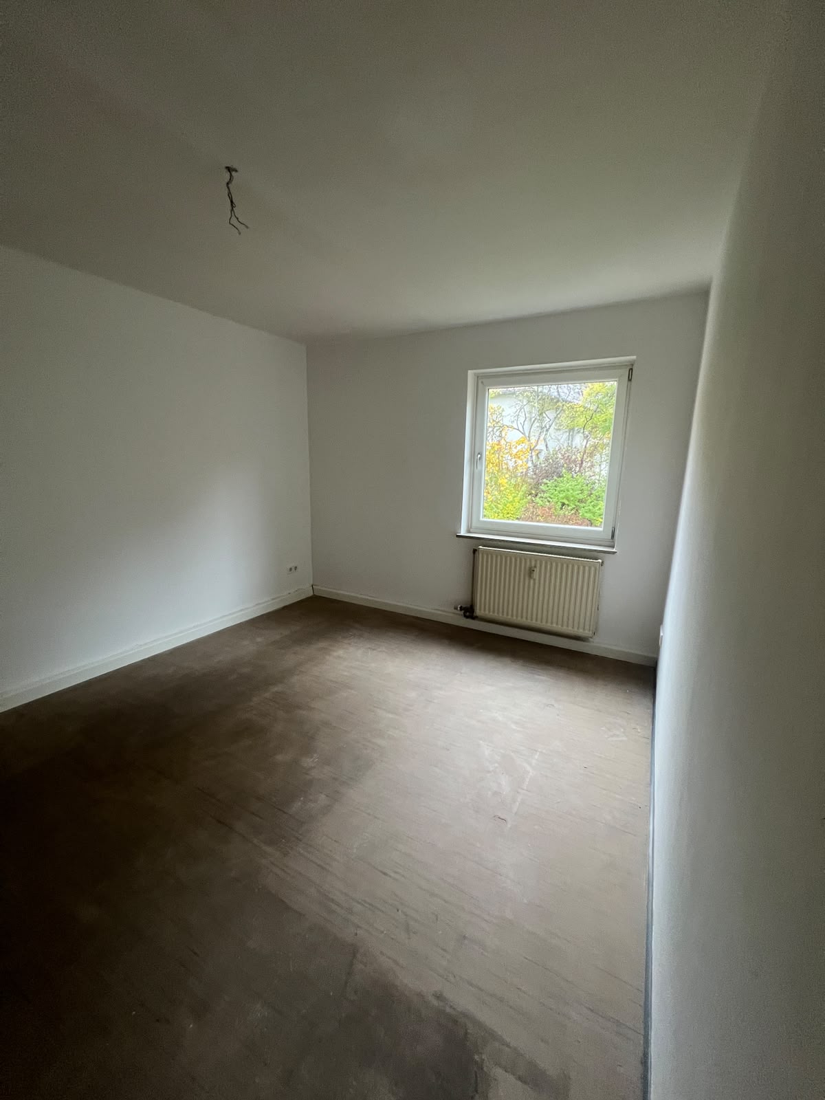 Zimmer mit Gartenblick – vor der Sanierung